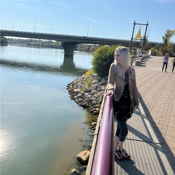 Meet your Posher, Ciera - Picture 2 of 15